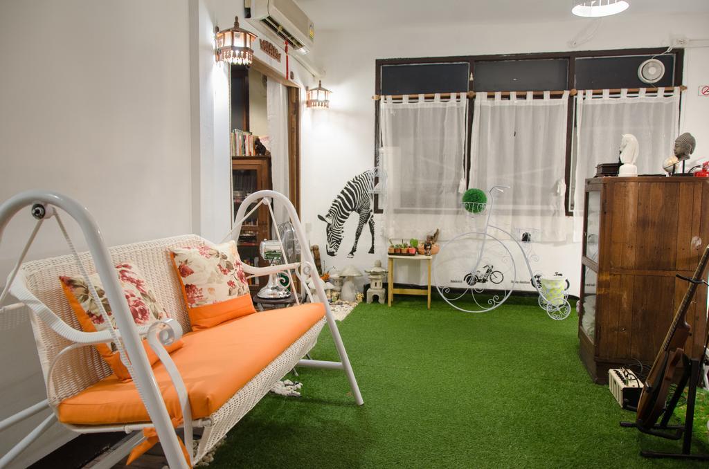Bed And Butler Hostel Bangkok Eksteriør billede