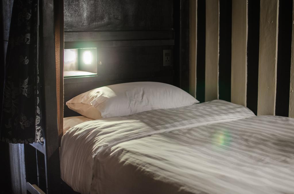 Bed And Butler Hostel Bangkok Eksteriør billede