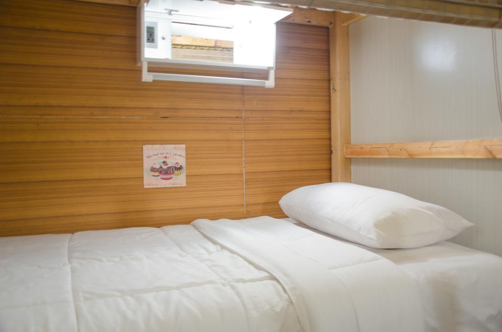 Bed And Butler Hostel Bangkok Eksteriør billede