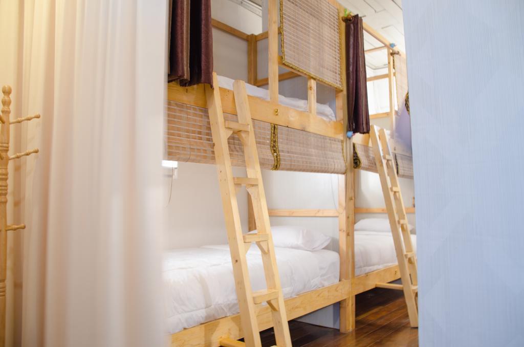 Bed And Butler Hostel Bangkok Værelse billede
