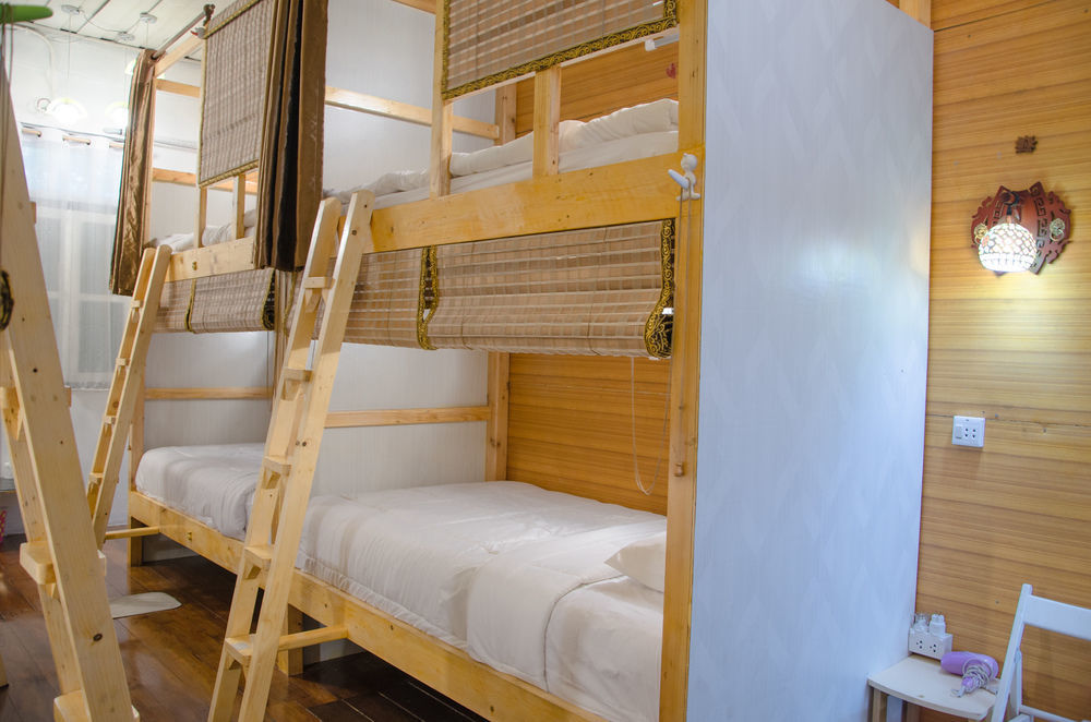 Bed And Butler Hostel Bangkok Eksteriør billede