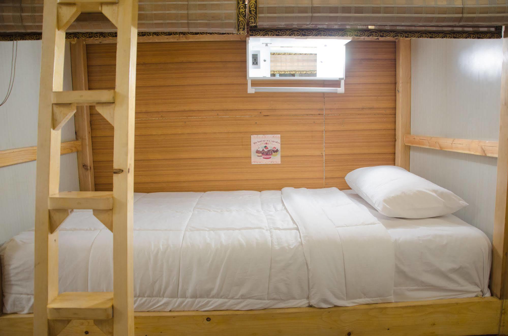 Bed And Butler Hostel Bangkok Eksteriør billede