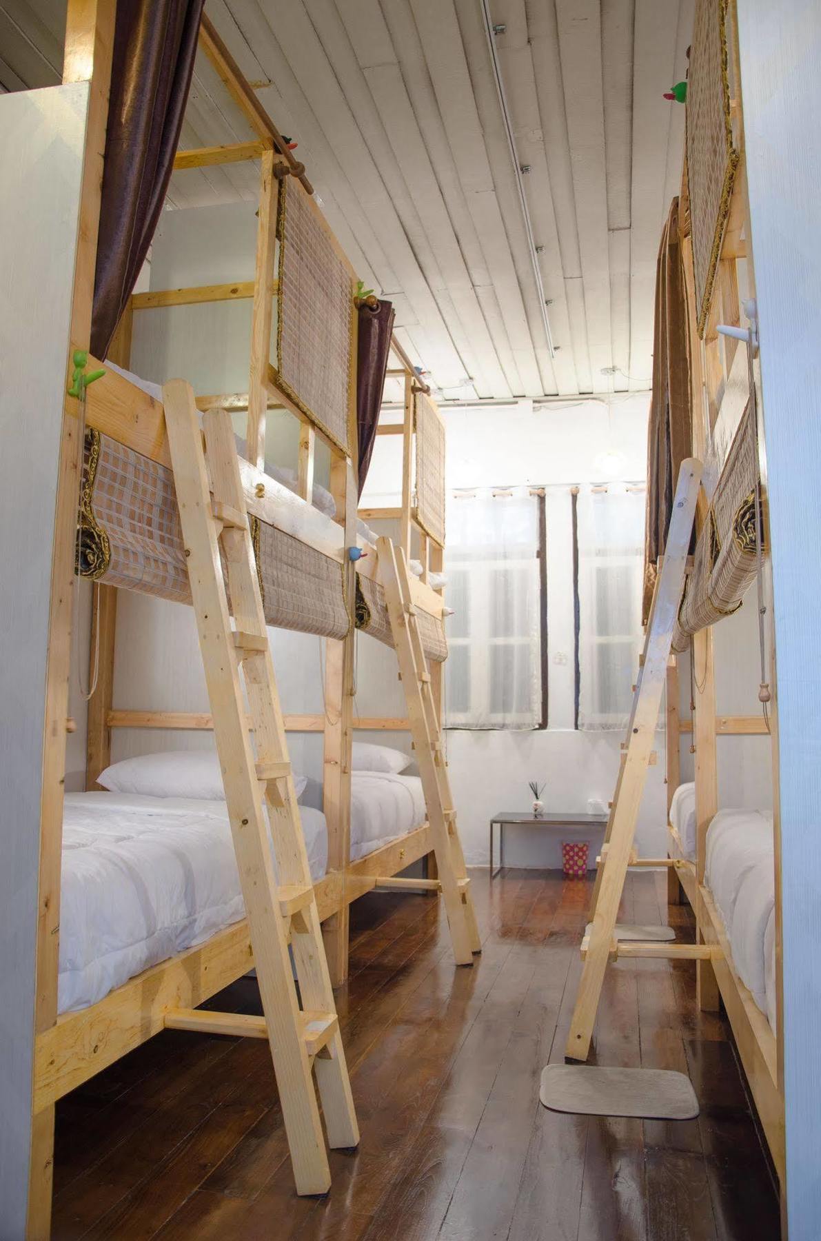 Bed And Butler Hostel Bangkok Eksteriør billede